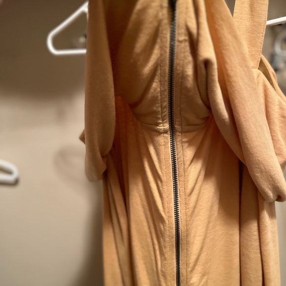 NEW Medium; runs large. Armpit to armpit 32”. Top of shoulder to bottom 32” - Picture 3 of 5